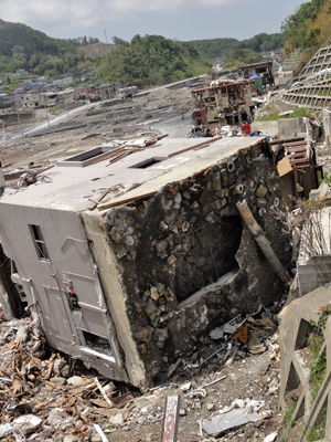 onagawa overturnbldg kongitic dsc03499 web